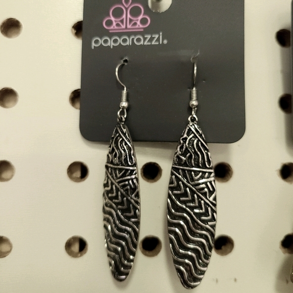 Paparazzi earrings - Picture 1 of 5